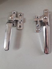 Coppia di maniglie a gancio cromate per finestre vasistas