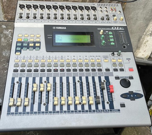 Yamaha 01v mixer digital - yamaha,