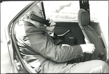 Foto vintage Spadolini telefona dalla sua auto 1982 Ft 37352 - Stampa 20x30 cm