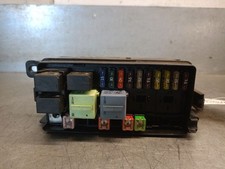 9213372 CAJA RELES / FUSIBLES