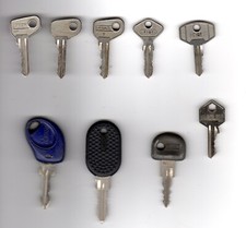 Lotto 9 antiche chiavi Fiat e automobili, da collezione