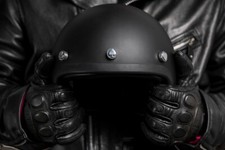 Haga - bottone per casco -