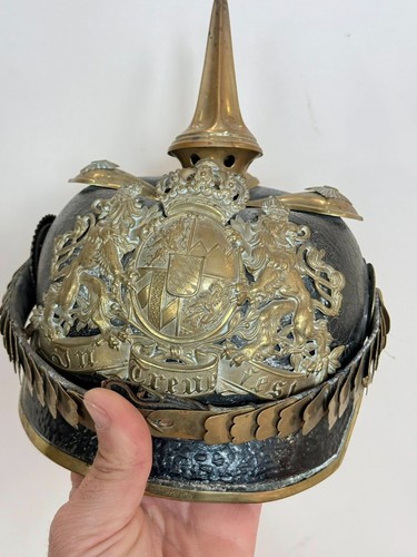 Militaria casque pointe - a,