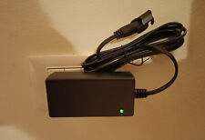 Alimentatore a parete per