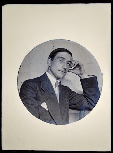 Ritratto uomo maschera - di,