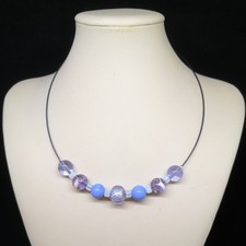 Collana rigida con perle in