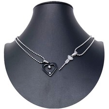 Cuore Freccia Ciondolo Spezzato Nero 2 x Collana Acciaio Uomo Donna Amici A/13