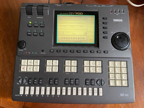Yamaha qy700 sequencer - yamaha,