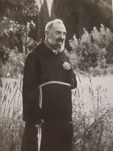 Padre pio santo da - ■,