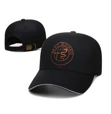 Cappellino alla moda in puro