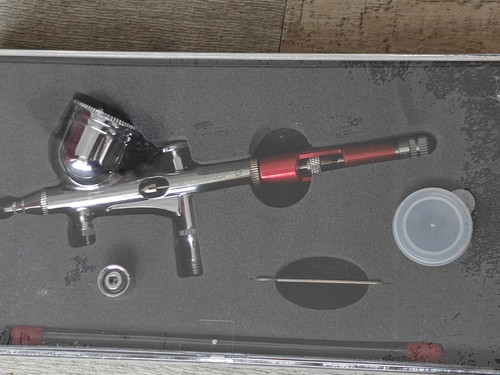Airbrush like iwata set - iwata.,