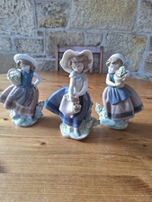 Tre personaggi Lladro di bambine con fiori
