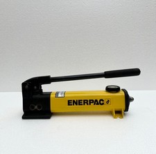 Pompa manuale idraulica leggera a due velocità Enerpac P142 10.000 psi 700 bar