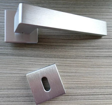Maniglia per porta Quadrata