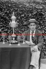 F024147 gentleman with regatta - f024147,