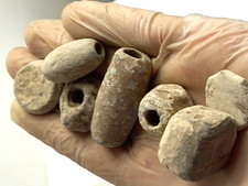 Lotto di pesi in piombo da romano a medievale trovati in loft ritrovamento