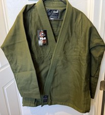 Top e pantaloni nuovi con