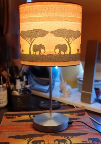 Nuova lampada tavolo - lampada, da