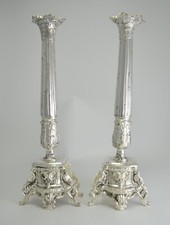 N4381 MAGNIFICA COPPIA CANDELABRI STILE IMPERO IN ARGENTO SHEFFIELD COLLECTION