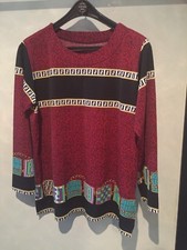 Maglia taglia s  colore bordeau con disegni 