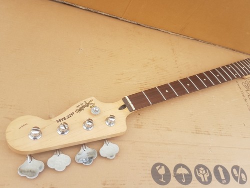 Squier fender jazz - by,