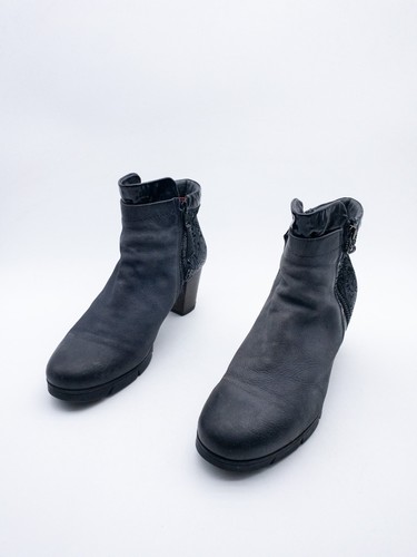 Piedi nudi stivaletti donna - piedi,