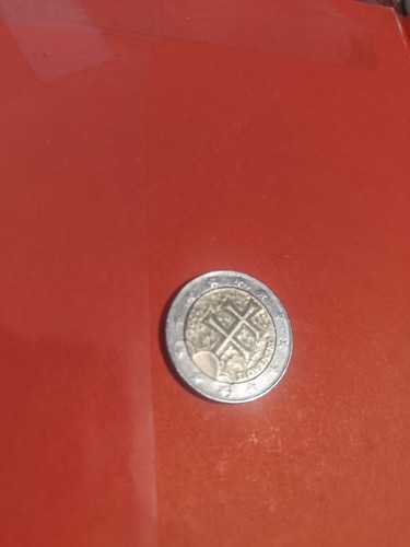 Una moneta euro - una, da