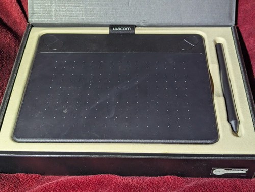 Wacom black small intuos art - black,