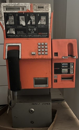 Telefono pubblico gettoni - telefono, a