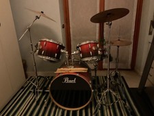 batteria acustica Pearl rosso