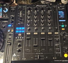 (2) Pioneer CDJ-2000 nexus (1)