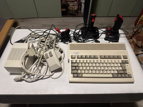 Commodore amiga a600 computer - amiga,