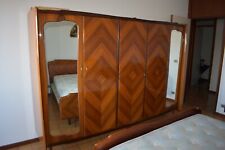 mobili vintage camera da letto, soggiorno in legno. Armadi, cassettiera specchio