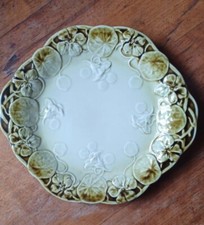 Piatto vassoio barbotine primi '900 majolica HW con foglie e frutti in rilievo