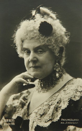 Pauline ulrich nei panni - ulrich,