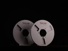 Una coppia di bobine a nastro TASCAM argento 10,5'' per registratore a nastro BR-20 ATR-60 32 34 85