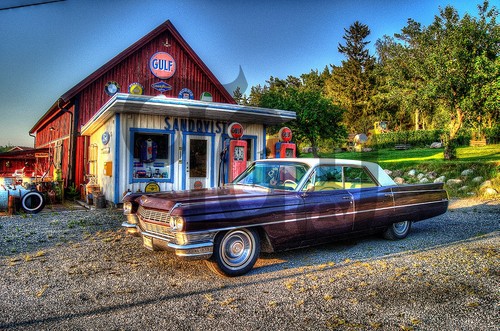 Cadillac alla stazione - , di