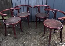 Un set 4 sedie con braccioli