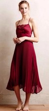 Abito Anthropologie Eloise plissettato midi chemise pizzo medio vino rosso lampone
