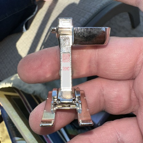 Piedino pressatore ricamo