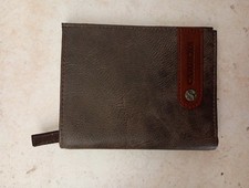 portafoglio uomo grigio