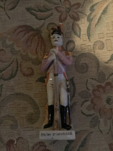 Statuina soldatino porcellana