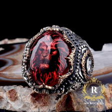 Anello da uomo in rilievo con