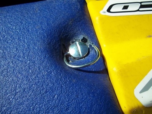Husqvarna sedile perno - perno, bullone