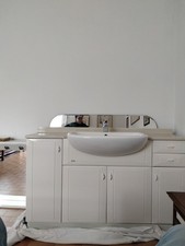 mobiletto bagno con specchieta in ottime condizioni lunghezza 1,35m