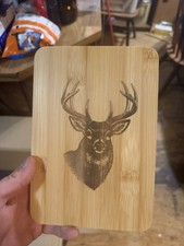 Targa bambù decorazione parete buck testa di cervo incisa in legno