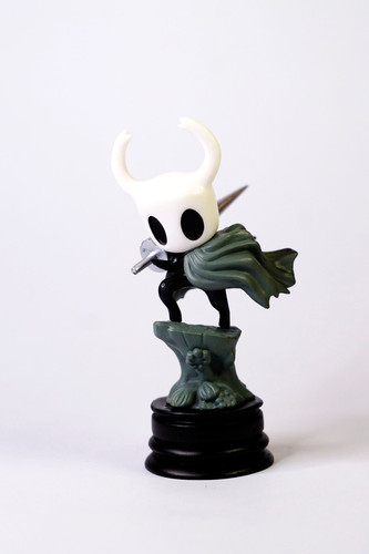 Hollow knight figure statue - hollow,