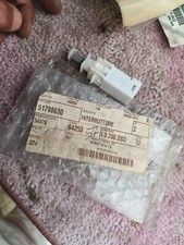 ORIGINALE 51798630 INTERRUTTORE PEDALE FRIZIONE FIAT GRANDE PUNTO ABARTH DOBLO