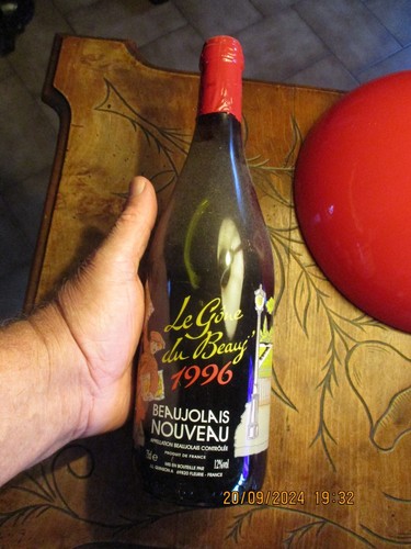 Ancienne bouteille pleine - ancienne,