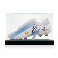 Scarpa da calcio firmata da